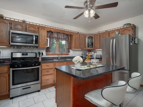 1174 Mammoth Rd, Dracut MA  01826-3147 exterior