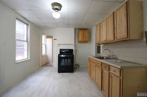 1 Franklin Ave, East Newark NJ  07029-1625 exterior