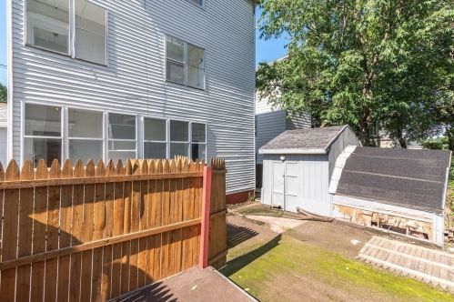 21 Whipple St, Worcester MA 01607-1339 exterior