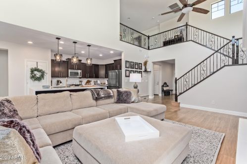 1646 Blaylock Dr, Phoenix AZ 85085-6323 exterior