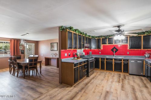 13264 15th Dr, Phoenix, AZ 85029-1706