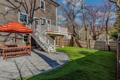 330 Rdg St, Arlington MA 02474-1719 exterior