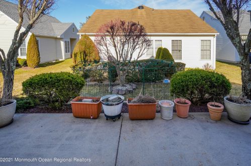 11 Manchester Ct, Jackson Twp NJ 08527-3972 exterior