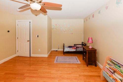 51 Hastings Rd, Dedham MA 02026-5407 exterior