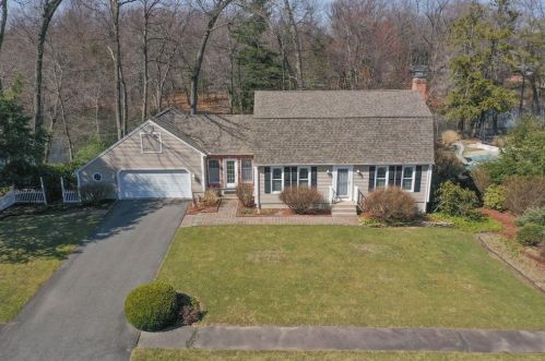 158 Edgewater Rd, Agawam, MA 01001-2312