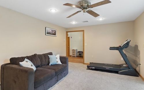 176 Woodland Rd, Southborough MA  01772-2035 exterior