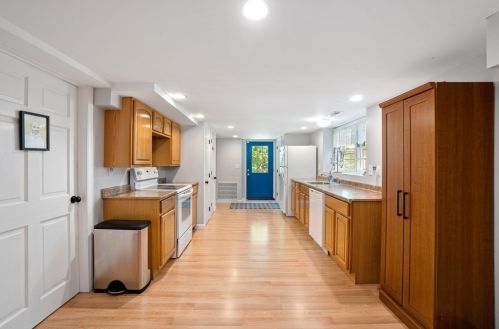 181 Floral St, Shrewsbury MA  01545-3246 exterior