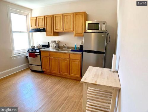 913 15th St, Philadelphia, PA 19146-2216