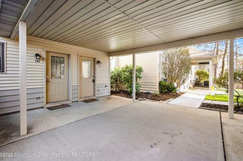 102 Daffodil Dr, Jackson Twp NJ  08527-4171 exterior