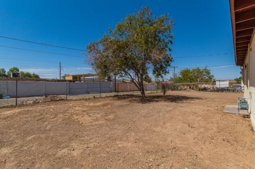 8444 6 Ave, Phoenix AZ 85023-6580 exterior