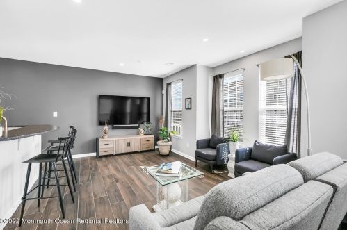 42 Kyle Dr, Tinton Falls NJ  07712-7536 exterior