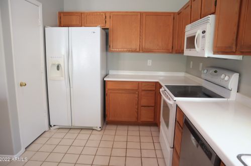 2934 Blackhawk Dr, Phoenix AZ  85050-4720 exterior