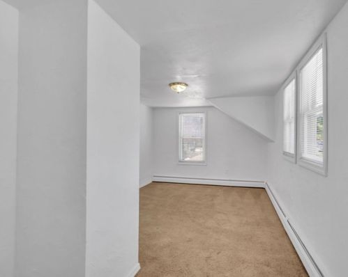 428 Lk Ave, Worcester MA 01605-2046 exterior