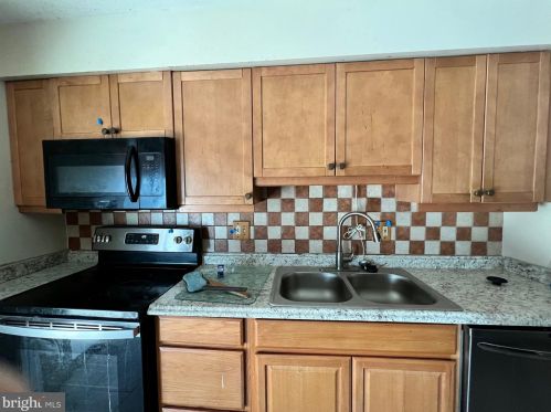 5429 Wolf River Ln, Columbia MD 21045-2258 exterior