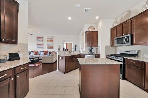 6303 Carnaby Ln, Richmond TX 77471-4588 exterior