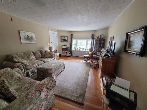 580 Weetamoe St, Fall River MA 02720-5643 exterior