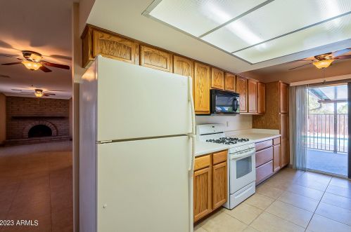 2324 Cactus Rd, Phoenix AZ 85032-7609 exterior