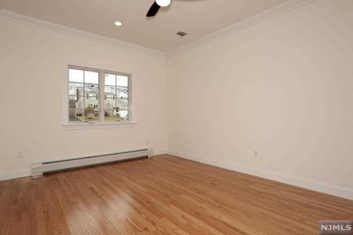 462 Knickerbocker Rd, Cresskill NJ  07626-1212 exterior