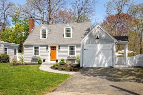 3 Sycamore Ln, Hingham, MA 02043-1720