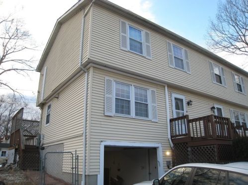 34 Rudolph St, Worcester, MA 01604-3133