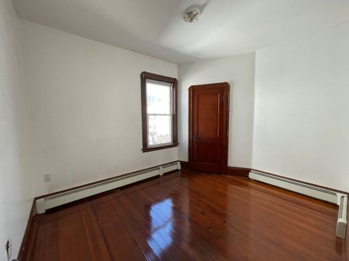 279 Earle St, New Bedford MA 02746-1813 exterior