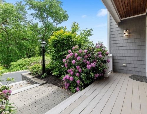 1 Sarah Jane Ct, Acton MA  01720-3590 exterior