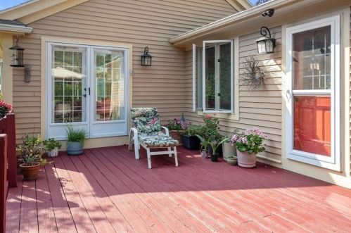 121 Warren Ave, Plymouth MA 02360-2427 exterior