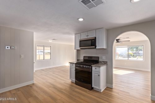 424 Charleston Ave, Phoenix AZ  85022-1529 exterior