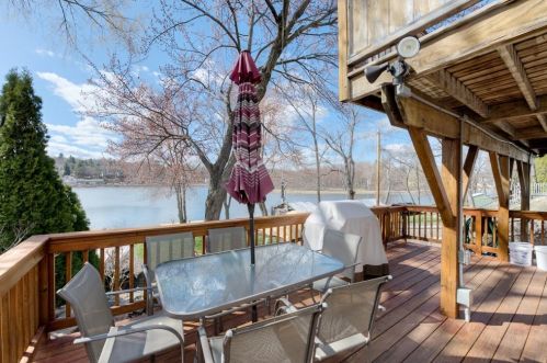 31 Indian Lk Pkwy, Worcester MA 01605-1215 exterior