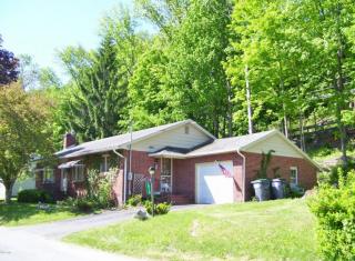 1819 Parkway Dr, Honesdale, PA 18431-2223