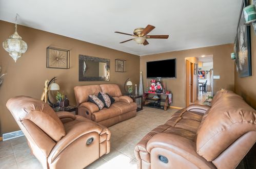 6718 41st St, Forest View, IL 60402-4160