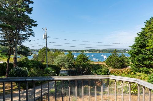 48 Strong Is Rd, Chatham MA 02633-1435 exterior