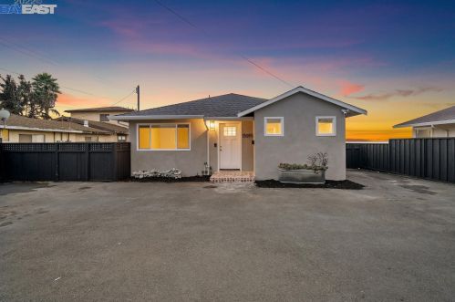 13095 Neptune Dr, San Leandro CA  94577-3130 exterior