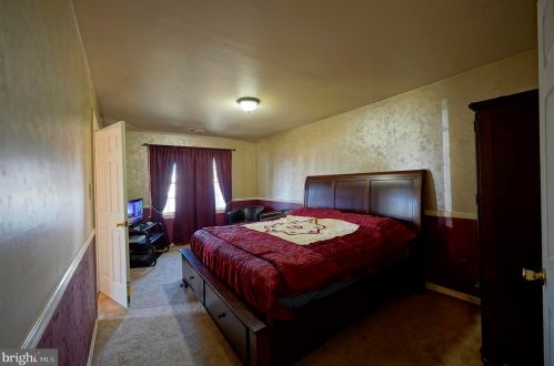 239 Hampshire Dr, West Deptford NJ 08096-4206 exterior