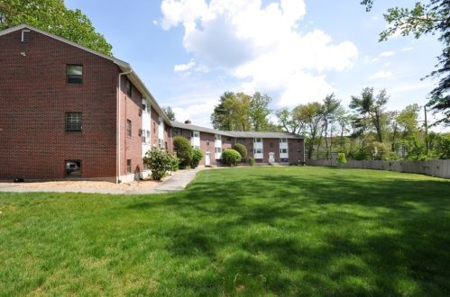 2 Town House Ln, Acton MA  01720-3738 exterior