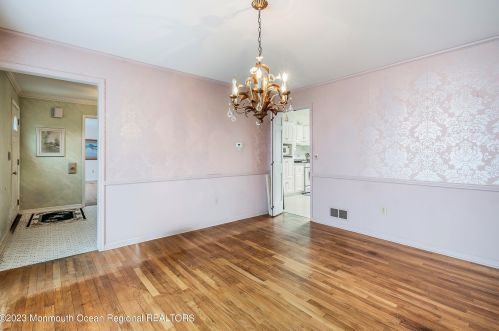 7 Pirates Cove Rd, Little Silver NJ 07739-1623 exterior