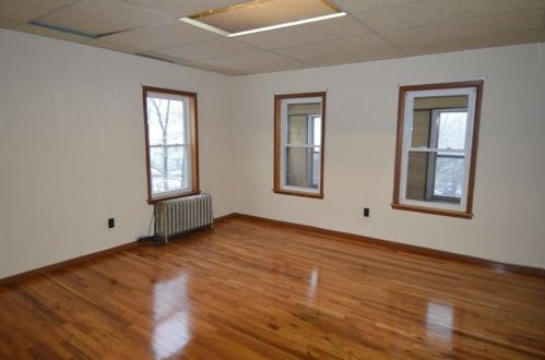 4 Maxwell Ct, Worcester MA 01607-1016 exterior