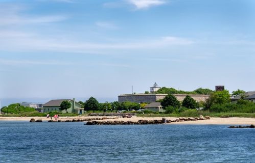 18 Mott St, New Bedford MA 02744-2307 exterior