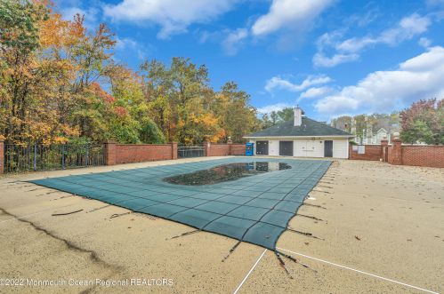 11 Charles Ct, Tinton Falls NJ 07712-7941 exterior