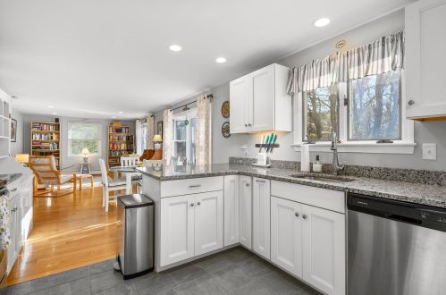 130 Main St, Dennis MA 02638-2019 exterior