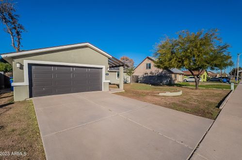 5648 44th Pl, Phoenix, AZ 85040-4024