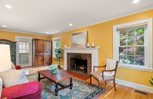 169 Robbins St, Milton, MA 02186-2521