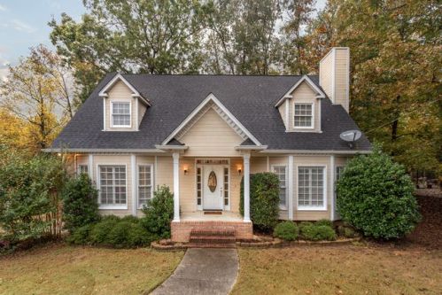 1921 Strawberry Ln, Birmingham, AL 35244-8241