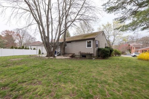 194 Hart St, Taunton MA 02780-6945 exterior