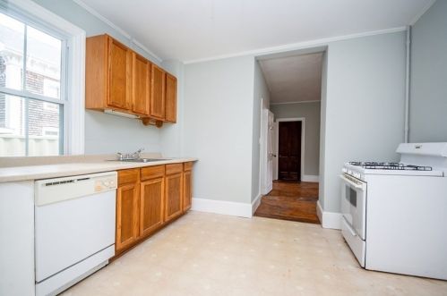 95 Chestnut St, New Bedford MA 02740-5254 exterior