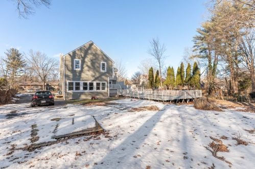 24 Harvey Ln, Whitman MA 02382-1948 exterior