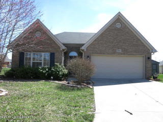 6922 Walnut Farm Dr, Louisville, KY 40229-3416