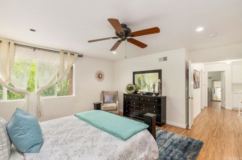 6 Palamedes, Irvine CA 92604-1930 exterior