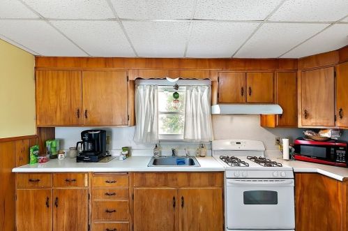 280 Court St, Plymouth MA 02360-4362 exterior