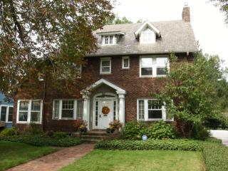 2721 Scarborough Rd, Cleveland OH  44106-3627 exterior